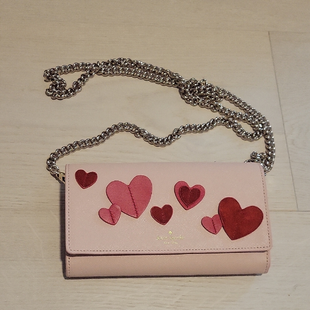 EUC Kate Spade Leather Heart Applique Wallet-on-Chain